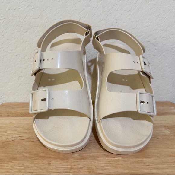 Gucci Cream Sandals - Picture 1 of 8